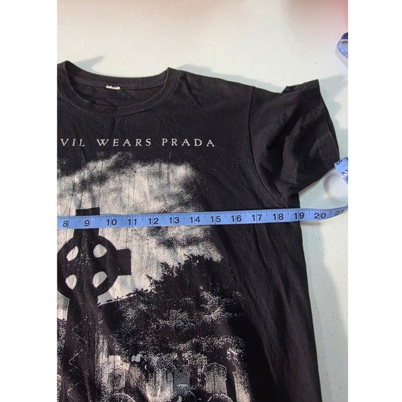 The Devil Wears Prada Band T Shirt Celtic Cross Graphic Black Short Sleeve Tee - Picture 6 of 6